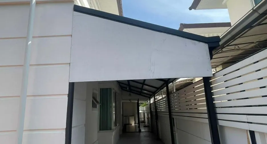 For rent 4 bedrooms house in Mueang Nonthaburi, Nonthaburi