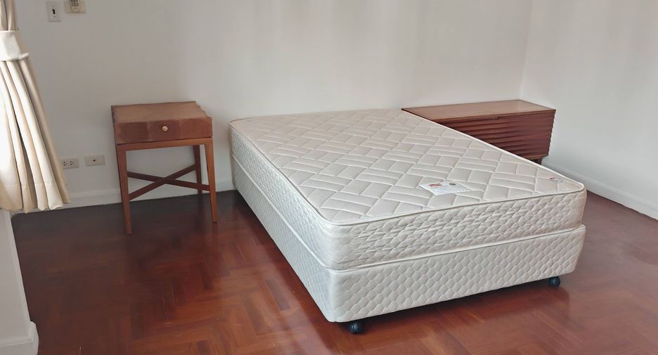 For rent 2 bedrooms apartment in Yan Nawa, Bangkok
