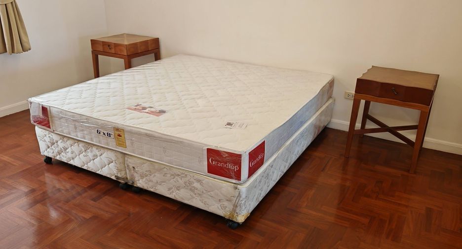 For rent 2 bedrooms apartment in Yan Nawa, Bangkok