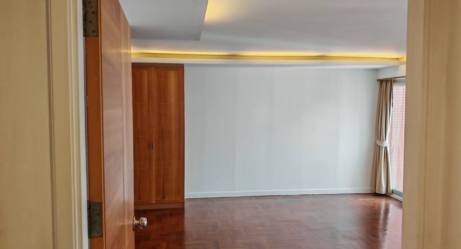 For rent 2 bedrooms apartment in Yan Nawa, Bangkok