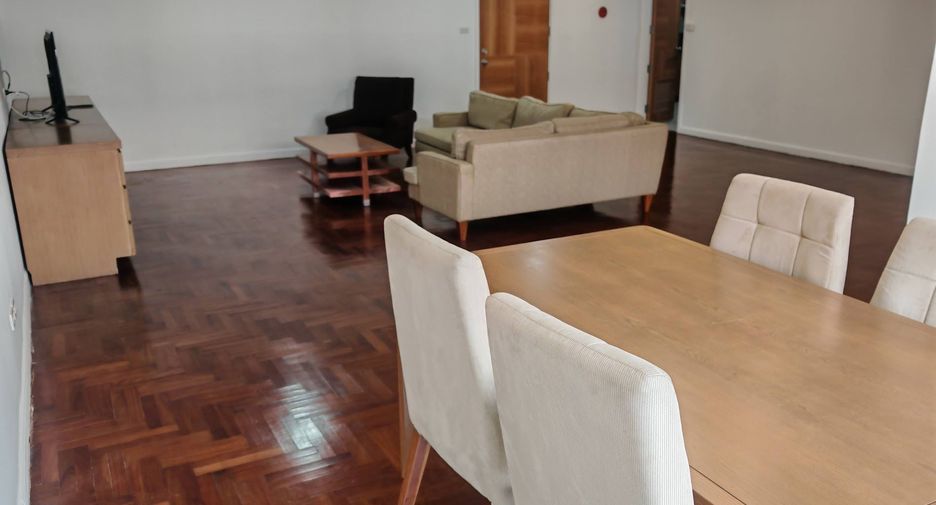 For rent 2 bedrooms apartment in Yan Nawa, Bangkok