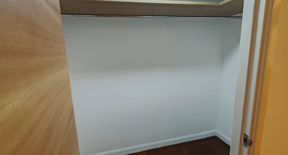For rent 2 bedrooms apartment in Yan Nawa, Bangkok
