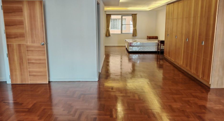 For rent 2 bedrooms apartment in Yan Nawa, Bangkok