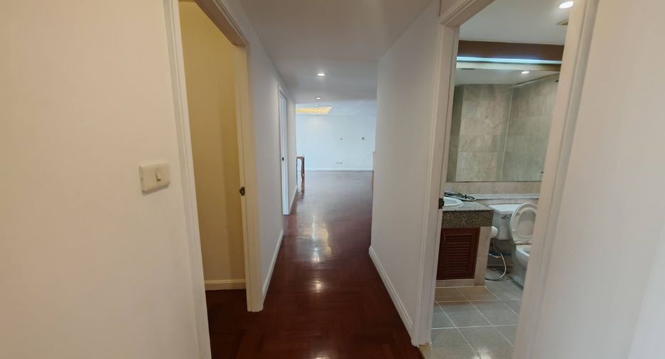 For rent 2 bedrooms apartment in Yan Nawa, Bangkok