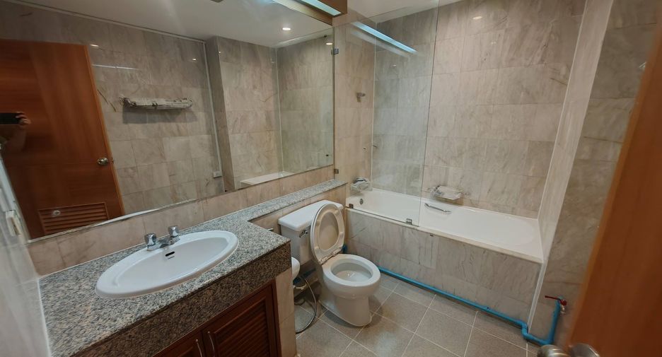 For rent 2 bedrooms apartment in Yan Nawa, Bangkok