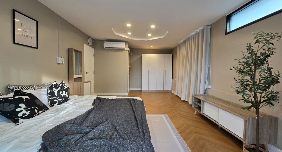 For rent 3 bedrooms house in Bang Kapi, Bangkok