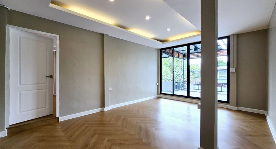 For rent 3 bedrooms house in Bang Kapi, Bangkok