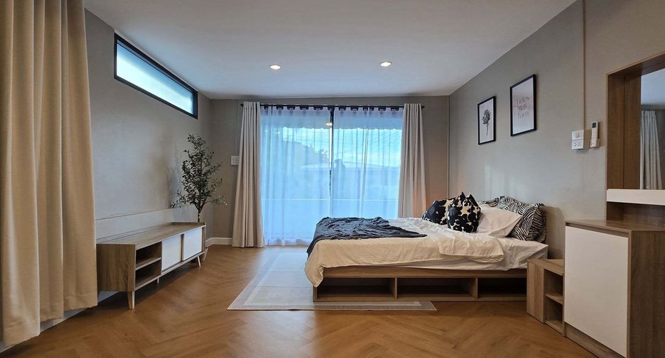 For rent 3 bedrooms house in Bang Kapi, Bangkok