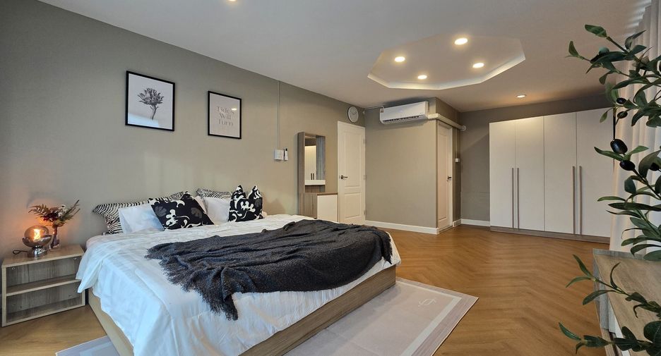 For rent 3 bedrooms house in Bang Kapi, Bangkok