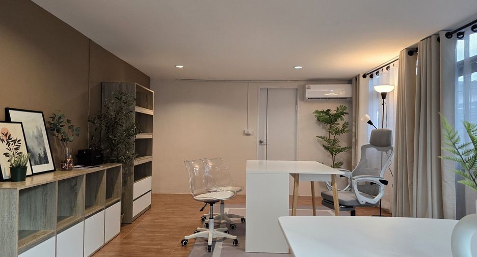 For rent 3 bedrooms house in Bang Kapi, Bangkok