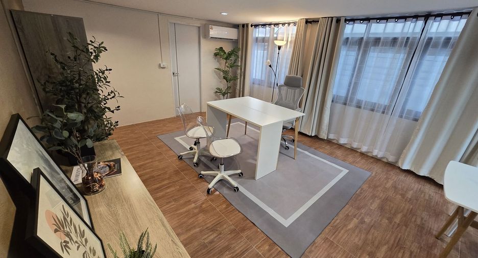 For rent 3 bedrooms house in Bang Kapi, Bangkok