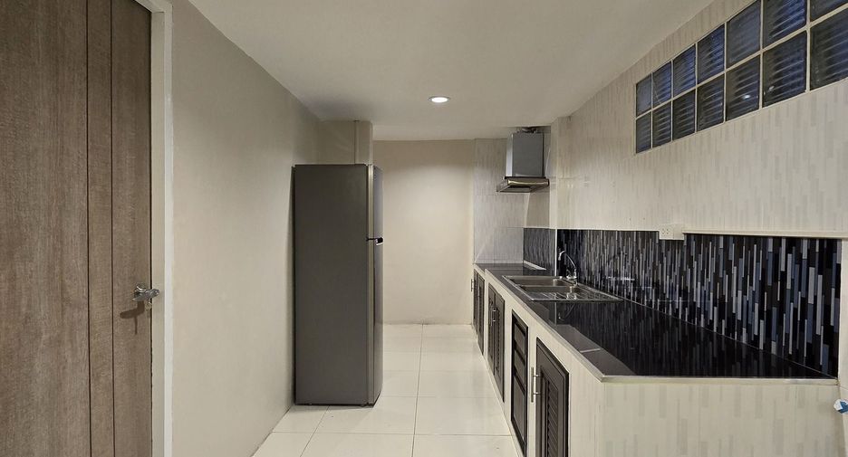 For rent 3 bedrooms house in Bang Kapi, Bangkok
