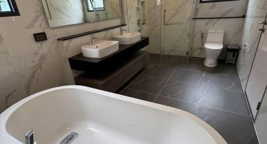 For sale and for rent 5 bedrooms house in Bang Phli, Samut Prakan