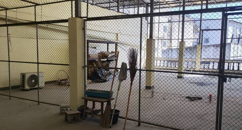 Local comercial en venta de 7 habitaciones en Mueang Chiang Mai, Chiang Mai