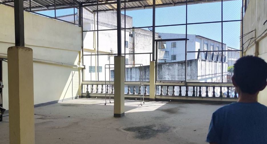 Local comercial en venta de 7 habitaciones en Mueang Chiang Mai, Chiang Mai