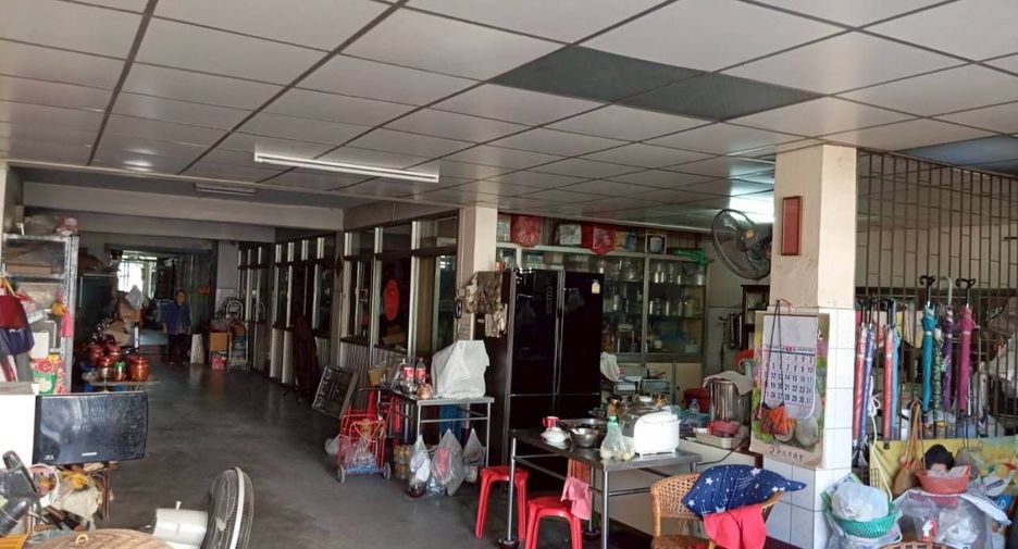 Local comercial en venta de 7 habitaciones en Mueang Chiang Mai, Chiang Mai