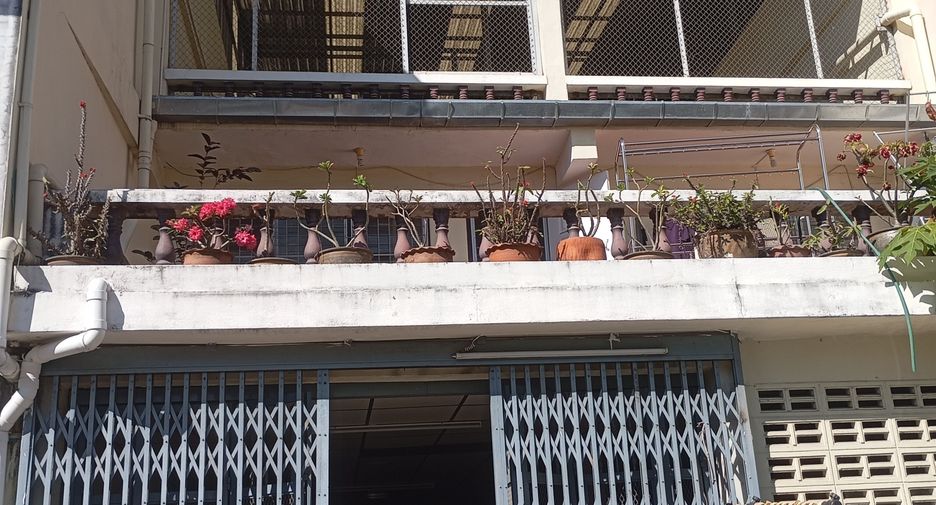Local comercial en venta de 7 habitaciones en Mueang Chiang Mai, Chiang Mai