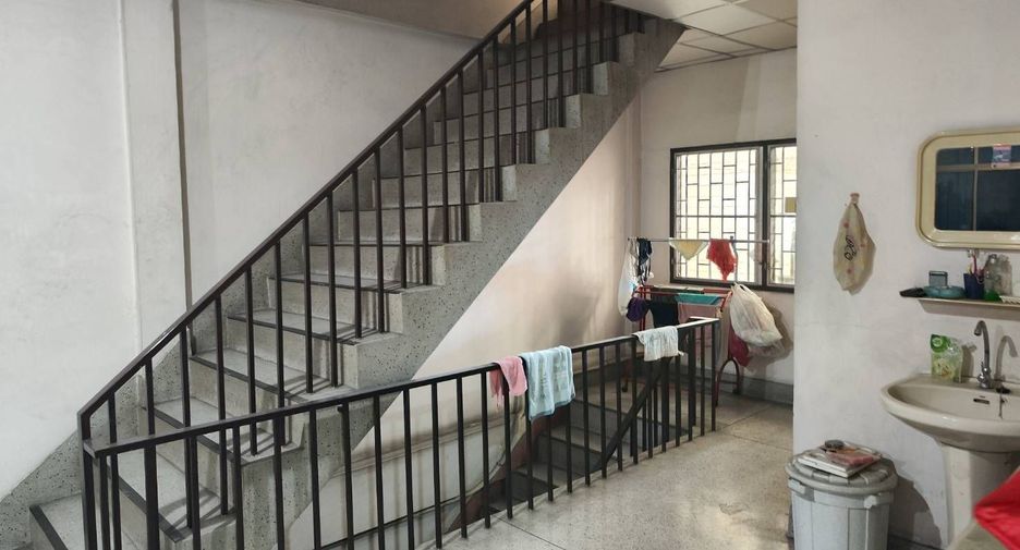 Local comercial en venta de 7 habitaciones en Mueang Chiang Mai, Chiang Mai