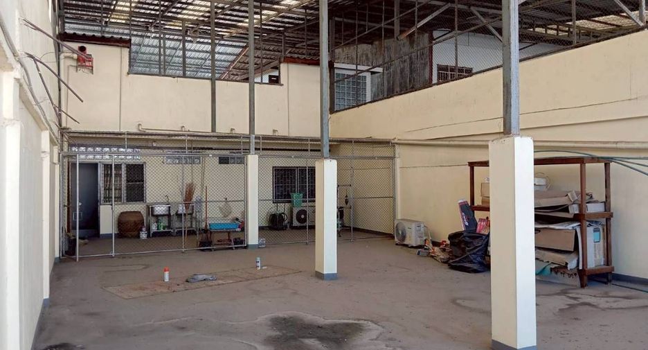 Local comercial en venta de 7 habitaciones en Mueang Chiang Mai, Chiang Mai