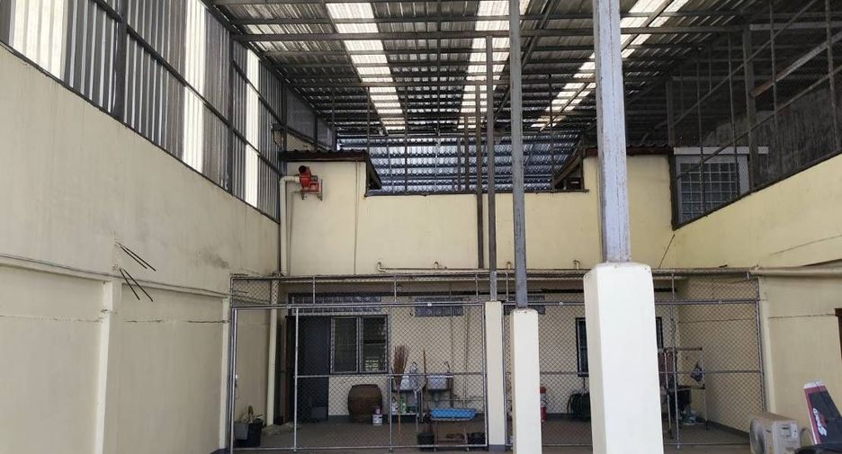 Local comercial en venta de 7 habitaciones en Mueang Chiang Mai, Chiang Mai