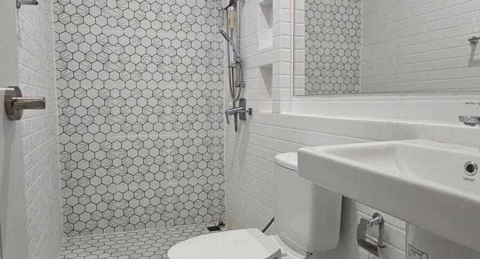 For rent 2 bedrooms townhouse in Bang Phli, Samut Prakan