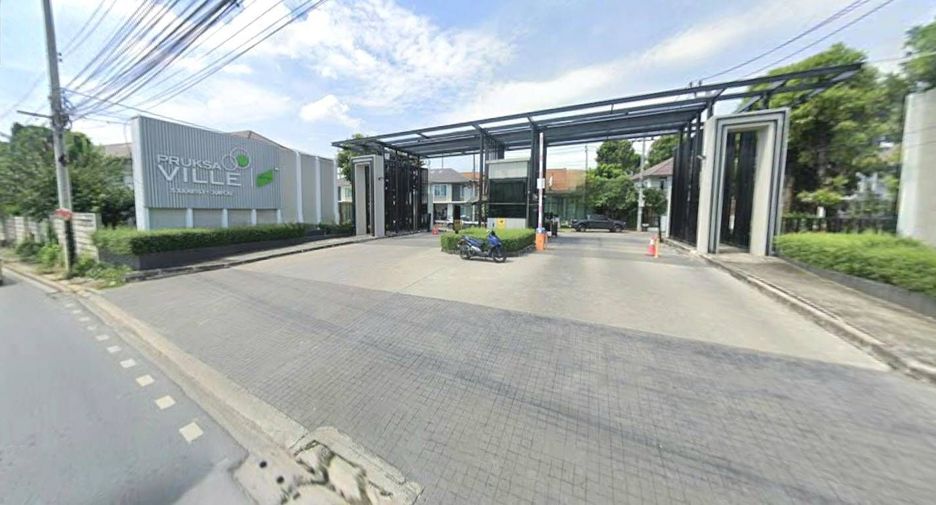 For sale 3 bedrooms townhouse in Bang Khen, Bangkok