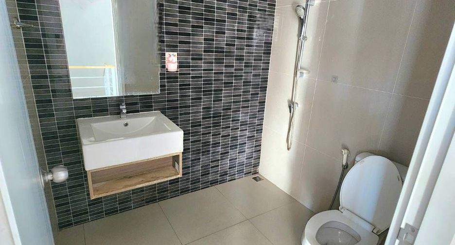 For sale 3 bedrooms townhouse in Bang Khen, Bangkok