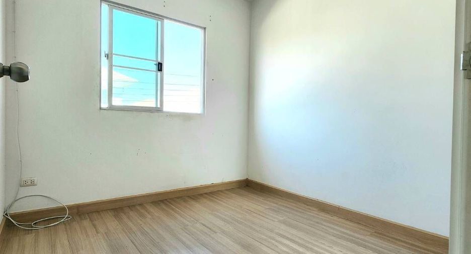 For sale 3 bedrooms townhouse in Bang Khen, Bangkok