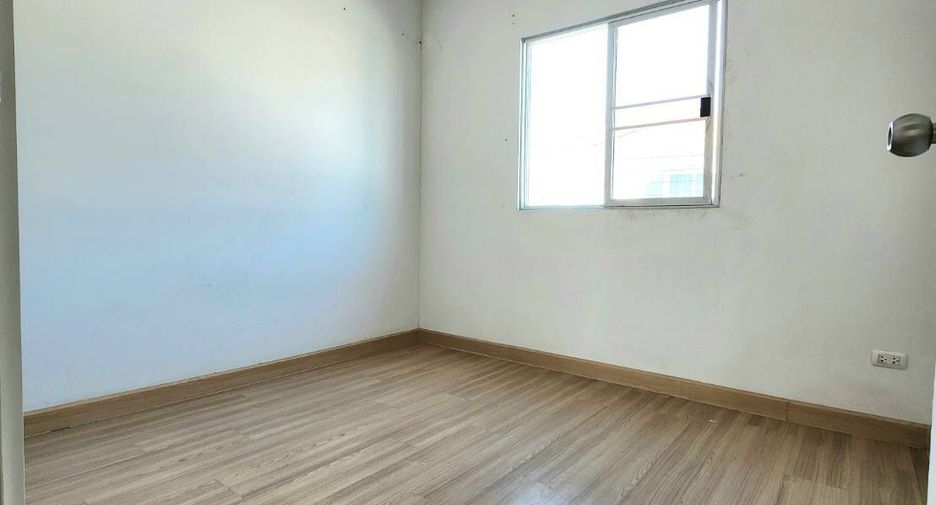 For sale 3 bedrooms townhouse in Bang Khen, Bangkok