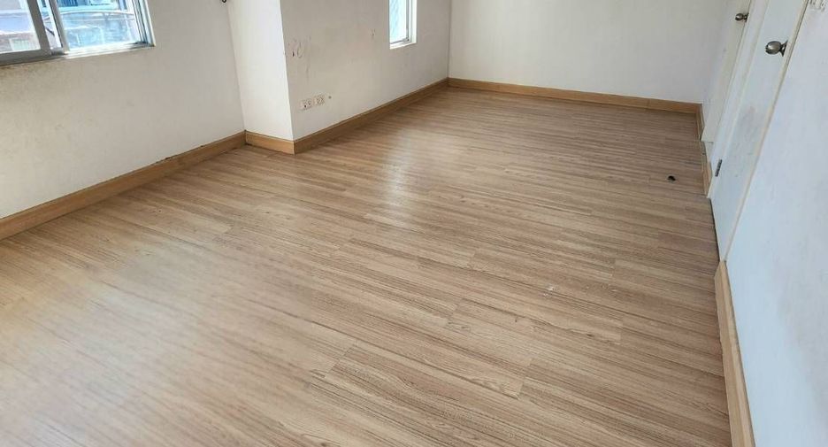 For sale 3 bedrooms townhouse in Bang Khen, Bangkok