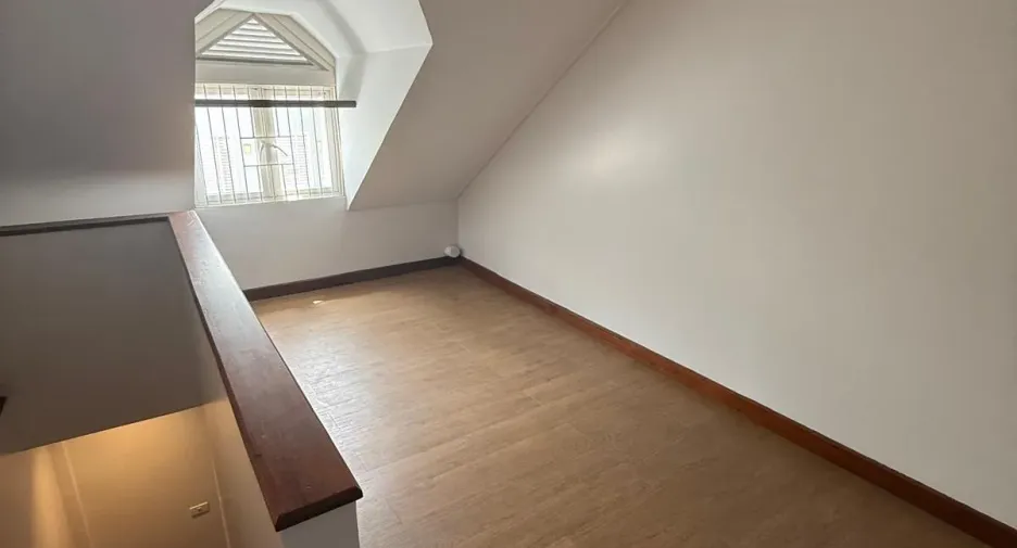 For rent 2 bedrooms retail Space in Samphanthawong, Bangkok