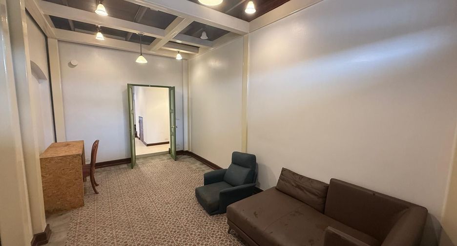 For rent 2 bedrooms retail Space in Samphanthawong, Bangkok