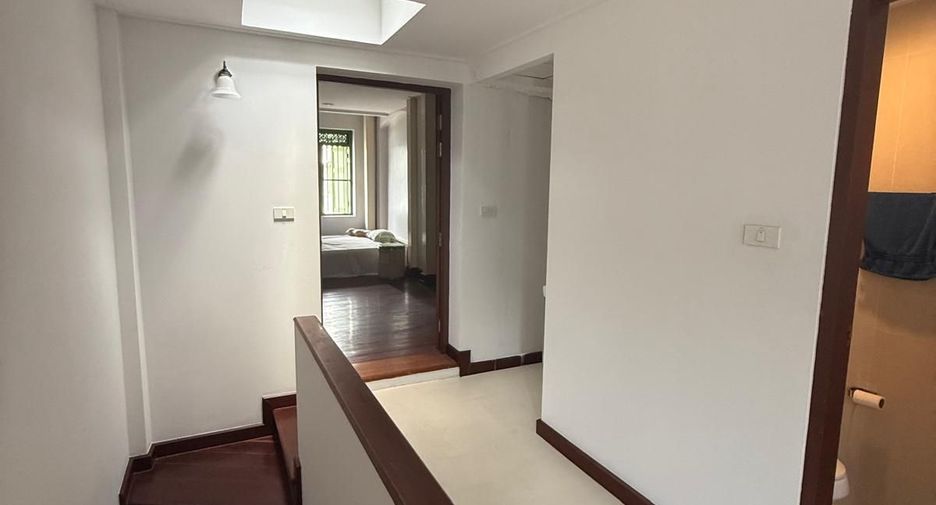 For rent 2 bedrooms retail Space in Samphanthawong, Bangkok