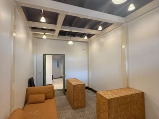 For rent 2 bedrooms retail Space in Samphanthawong, Bangkok