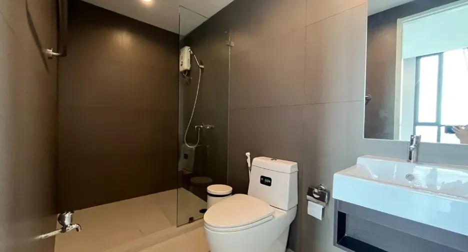 出售 和 出租 1 卧室 公寓 在 Watthana, 曼谷