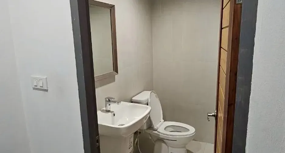 Casa en alquiler de 3 habitaciones en Bang Sue, Bangkok