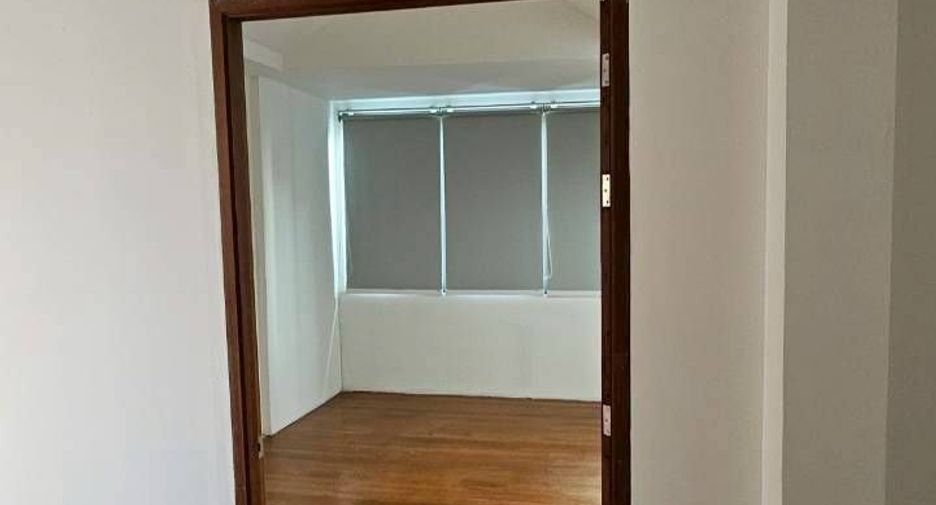 Casa en alquiler de 3 habitaciones en Bang Sue, Bangkok