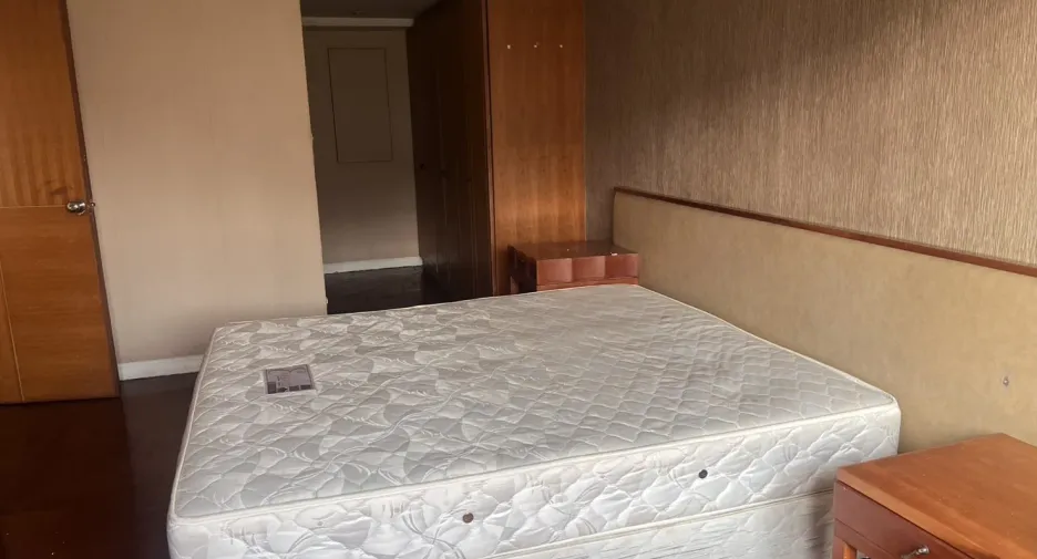 For rent 2 bedrooms apartment in Yan Nawa, Bangkok
