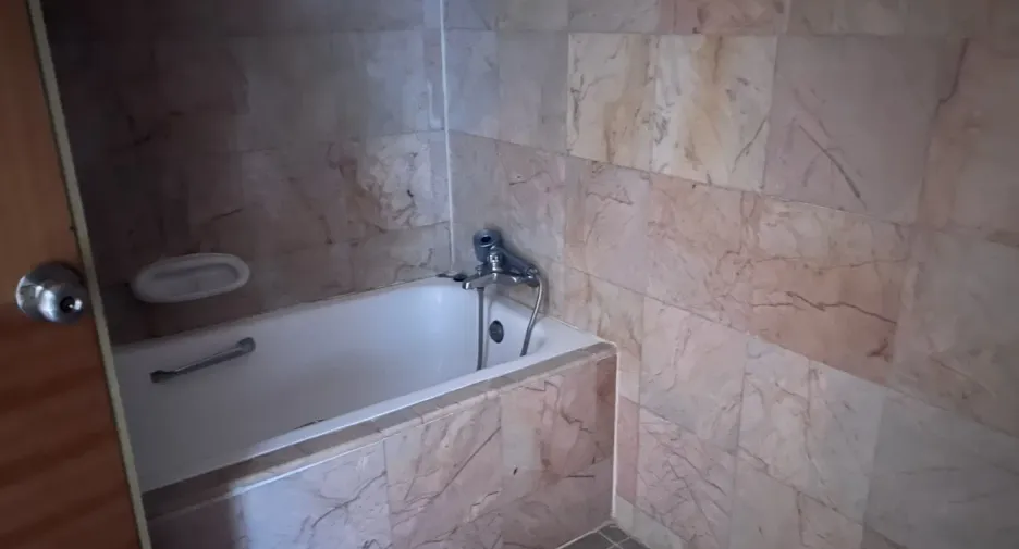 For rent 2 bedrooms apartment in Yan Nawa, Bangkok