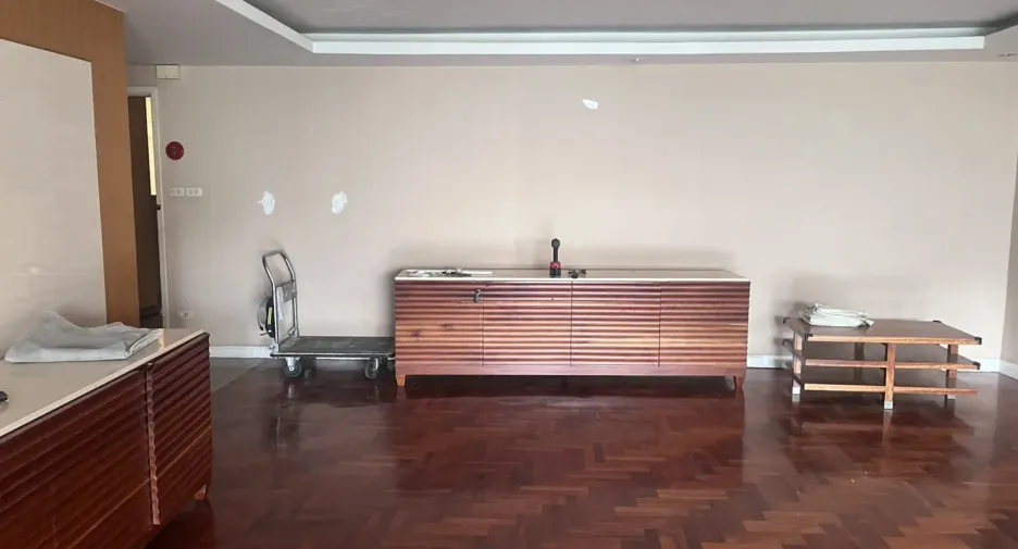 For rent 2 bedrooms apartment in Yan Nawa, Bangkok
