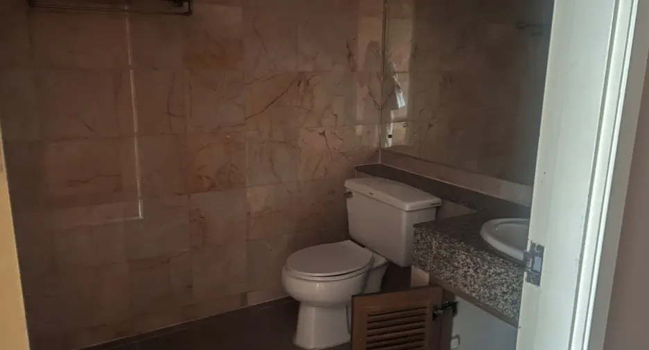 For rent 2 bedrooms apartment in Yan Nawa, Bangkok