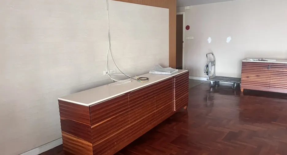 For rent 2 bedrooms apartment in Yan Nawa, Bangkok