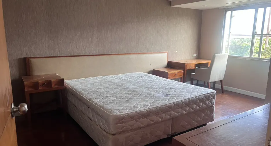 For rent 2 bedrooms apartment in Yan Nawa, Bangkok