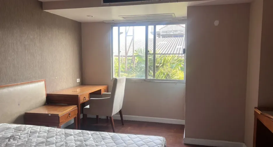 For rent 2 bedrooms apartment in Yan Nawa, Bangkok