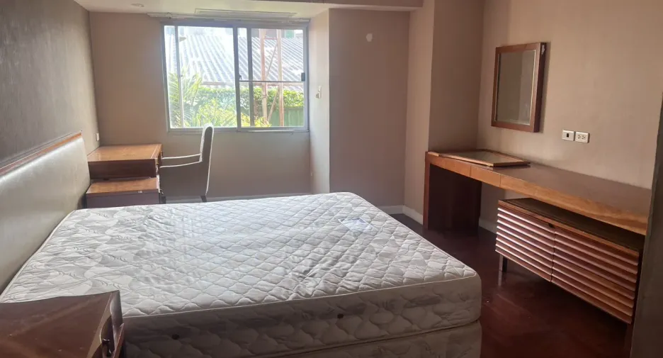 For rent 2 bedrooms apartment in Yan Nawa, Bangkok