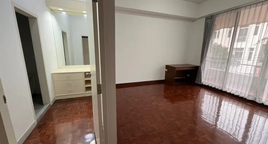 À louer 6 chambres maison de ville à Phaya Thai, Bangkok