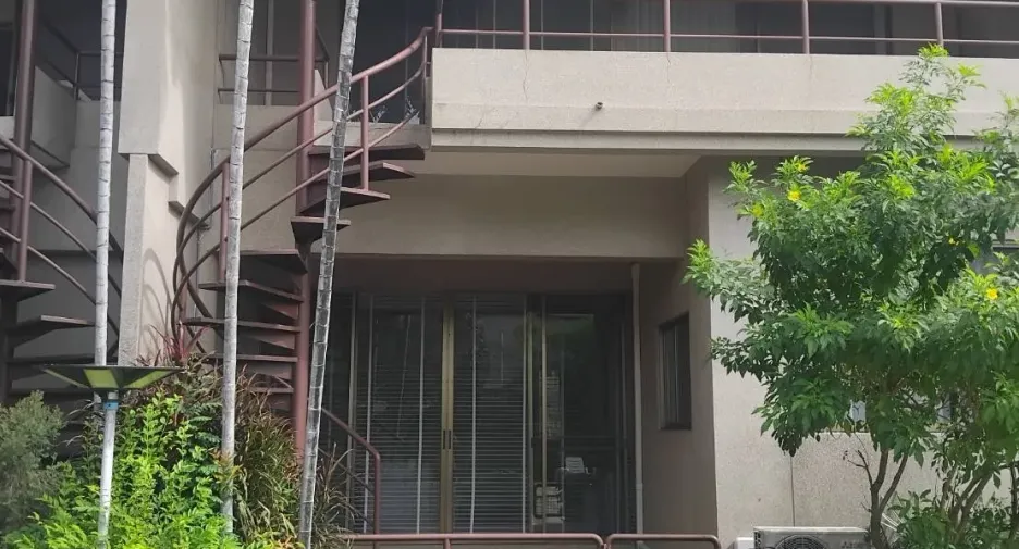 À louer 6 chambres maison de ville à Phaya Thai, Bangkok