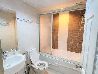 Condo en venta de 2 habitaciones en Bang Phlat, Bangkok