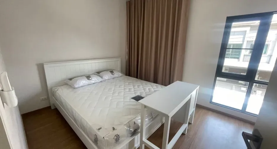 For rent 3 bedrooms townhouse in Bang Kruai, Nonthaburi