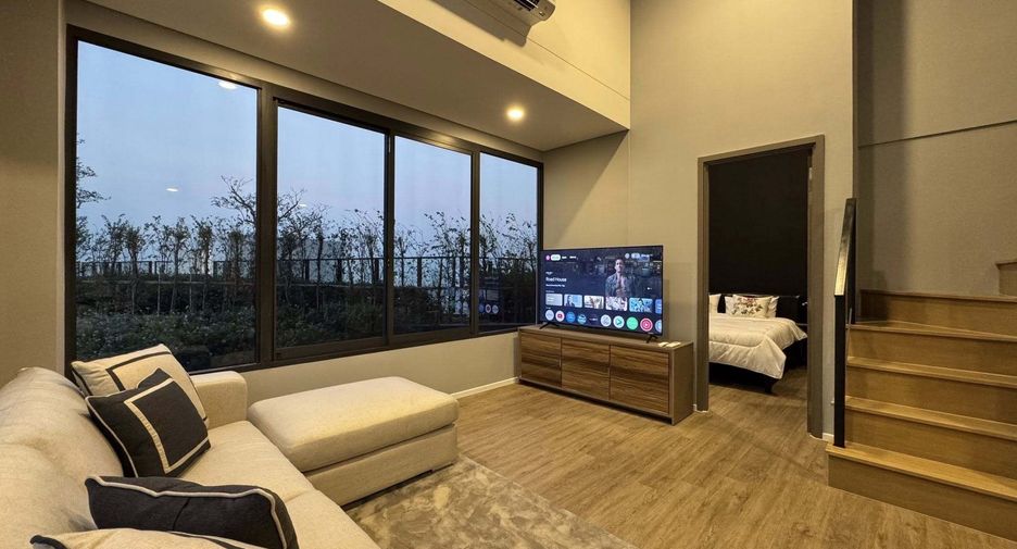 For rent 3 bedrooms condo in Huai Khwang, Bangkok
